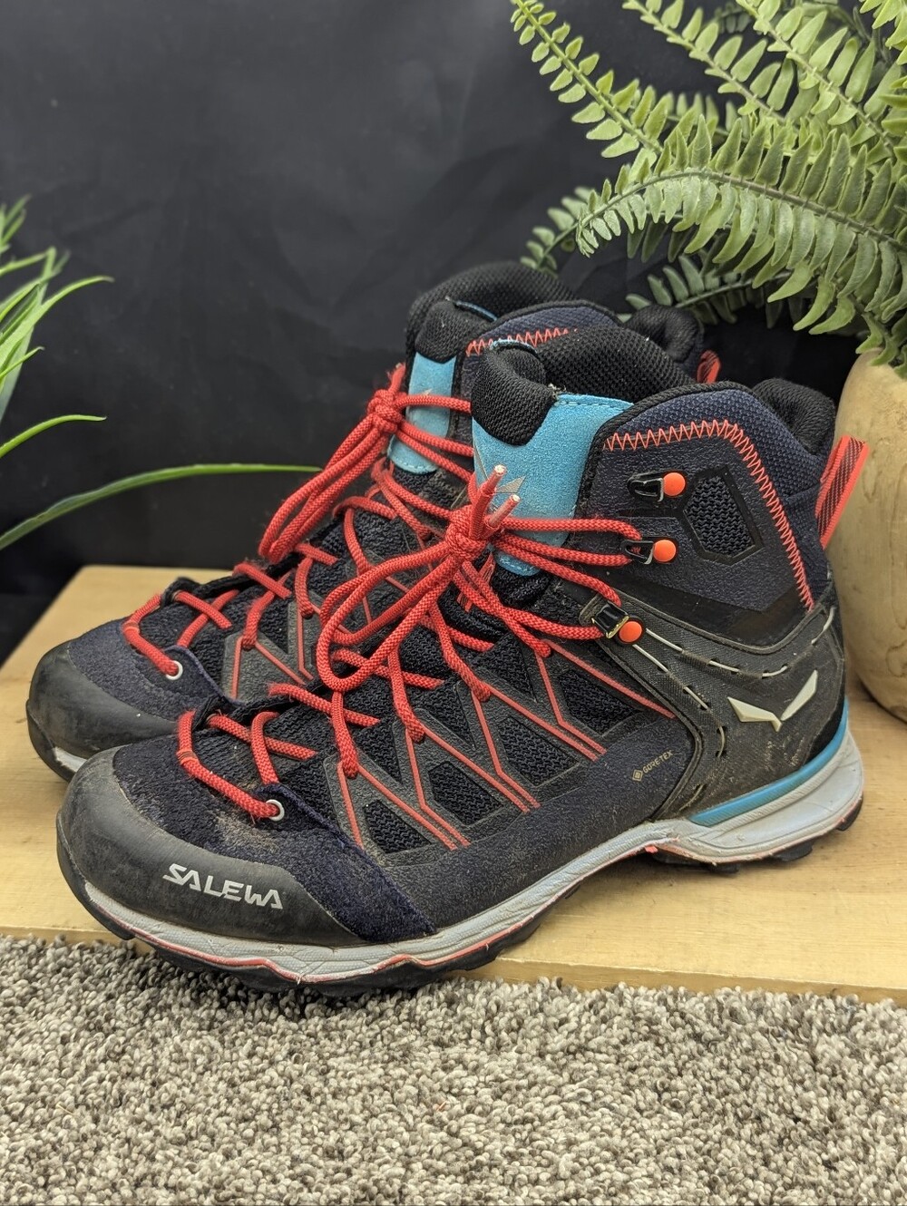 Salewa Lite GTX Premium Navy Lace Up Women's Size 8.5 Hiking Walking Boots